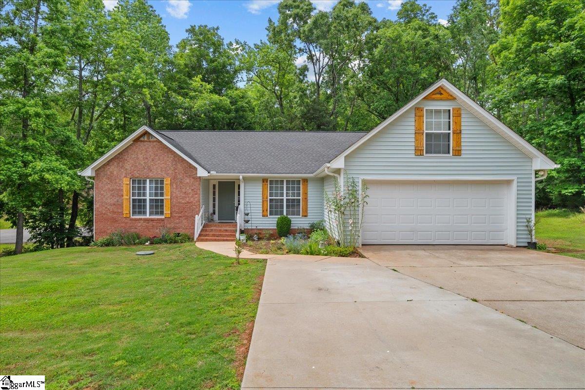 Property at 108 W Peninsula Drive, Laurens, SC 29360