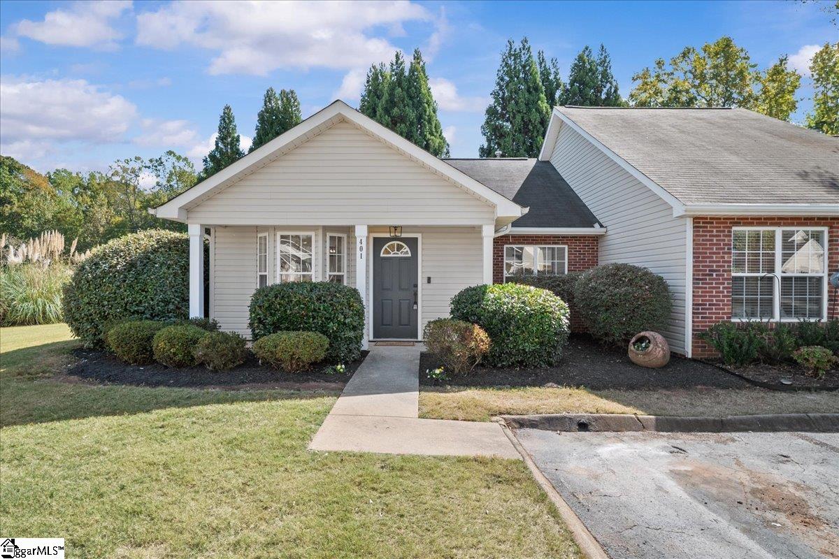 Property image 1 at 401 Crestridge Drive, Simpsonville, SC 29681