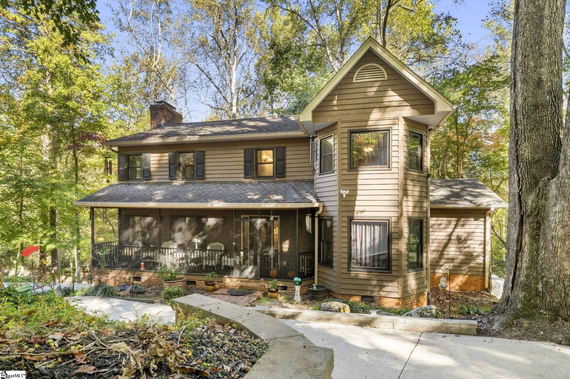 Oak Hollow, Greenville community