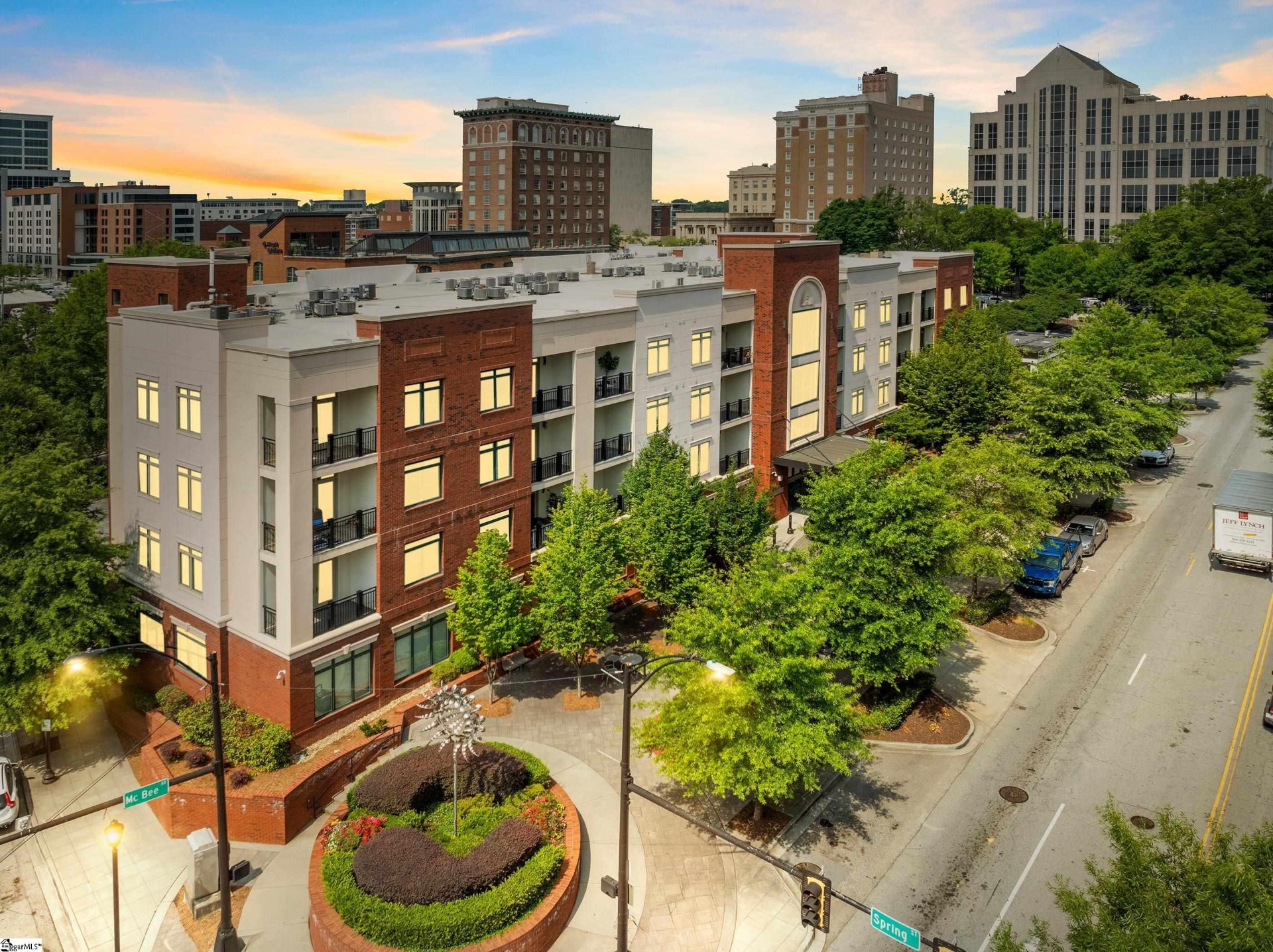 98 E Mcbee Avenue Unit 303