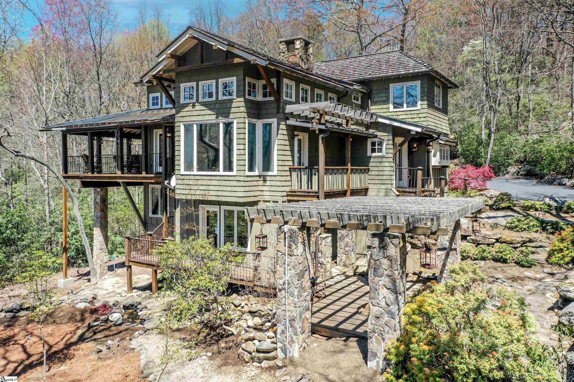 Cliff Ridge at Caesars Head, Cleveland community