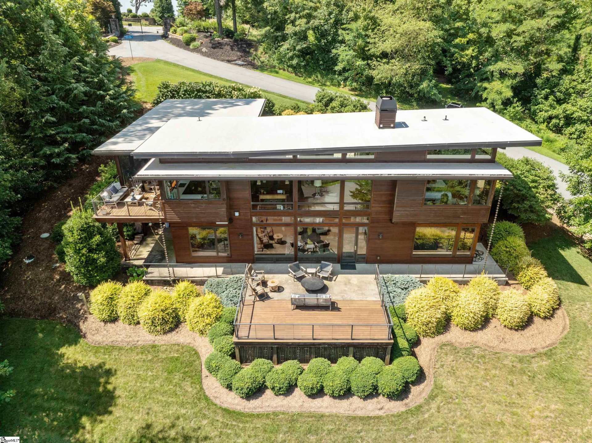 The Ridges at Paris Mountain, Greenville community