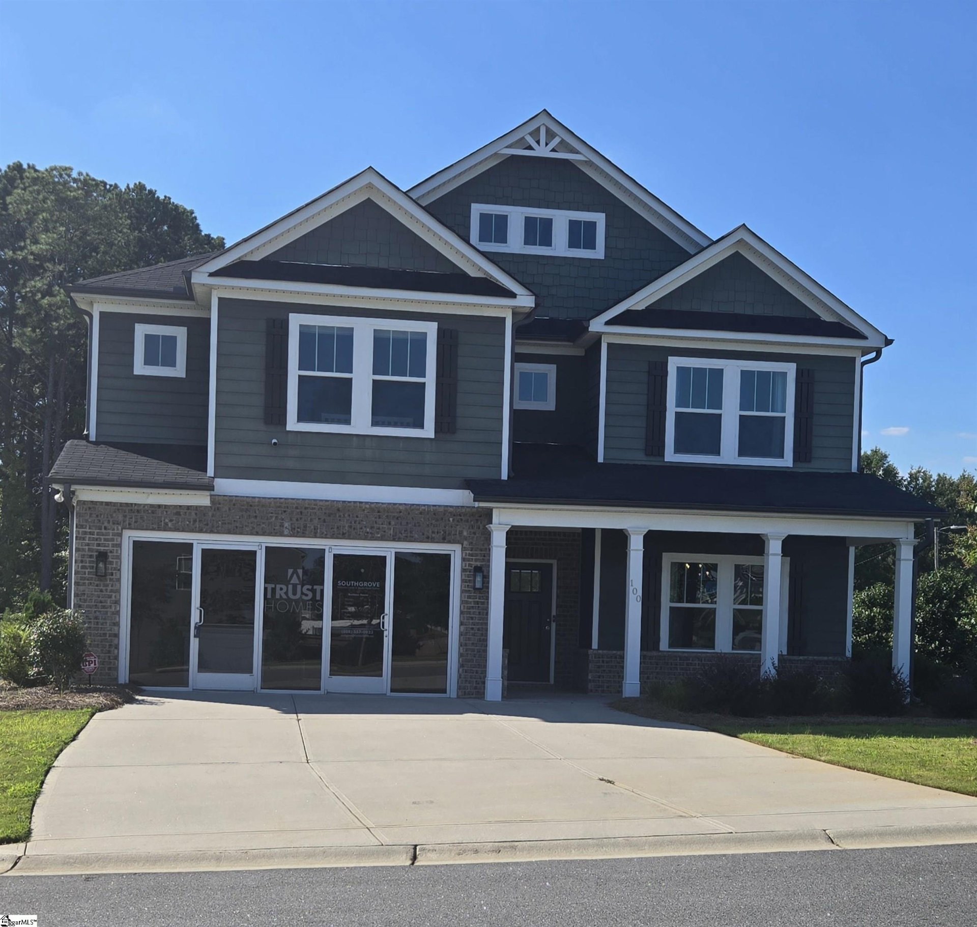 Southgrove, Fountain Inn community