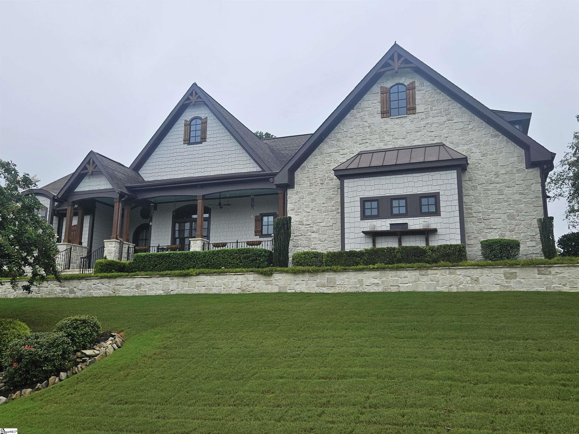 Ledgestone, Greer community