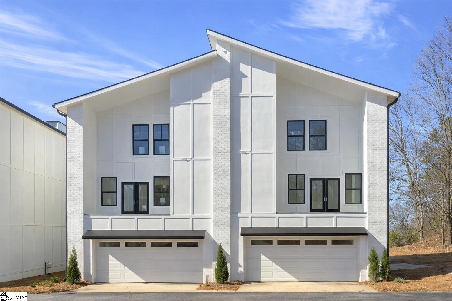 Hue On Green, Greenville community