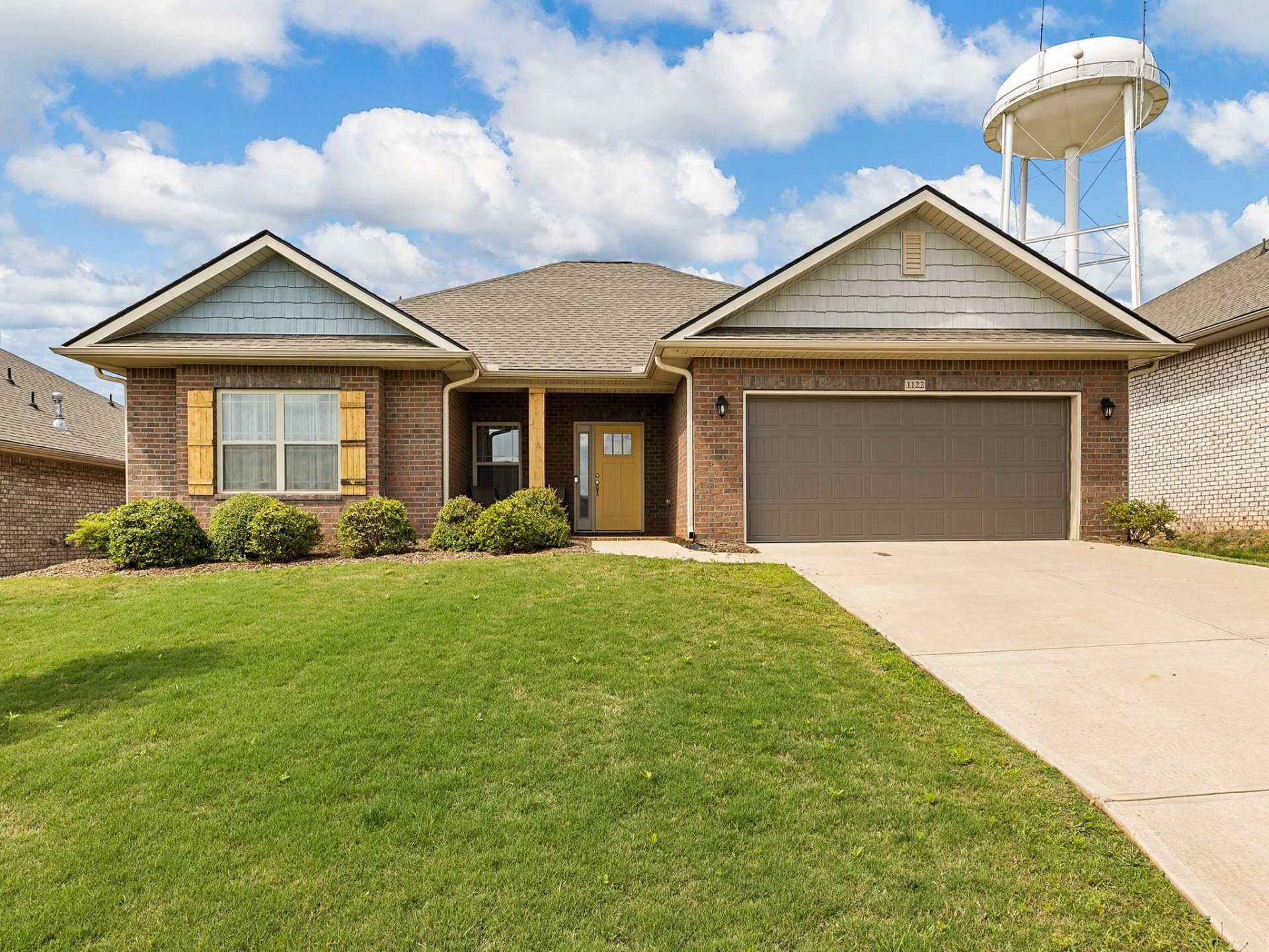 1122 Midway Hill Lane