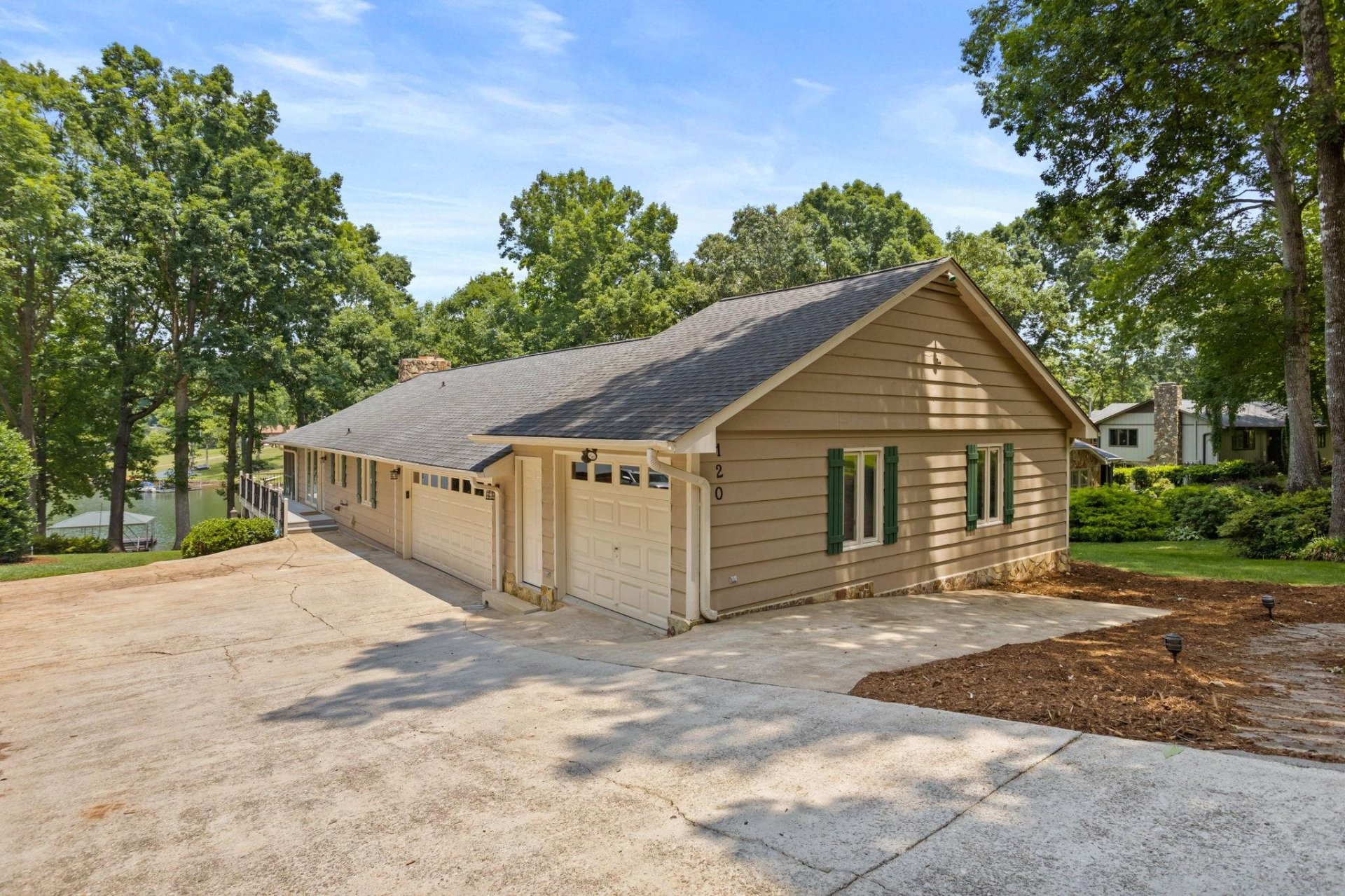 120 Lake Bowen Drive