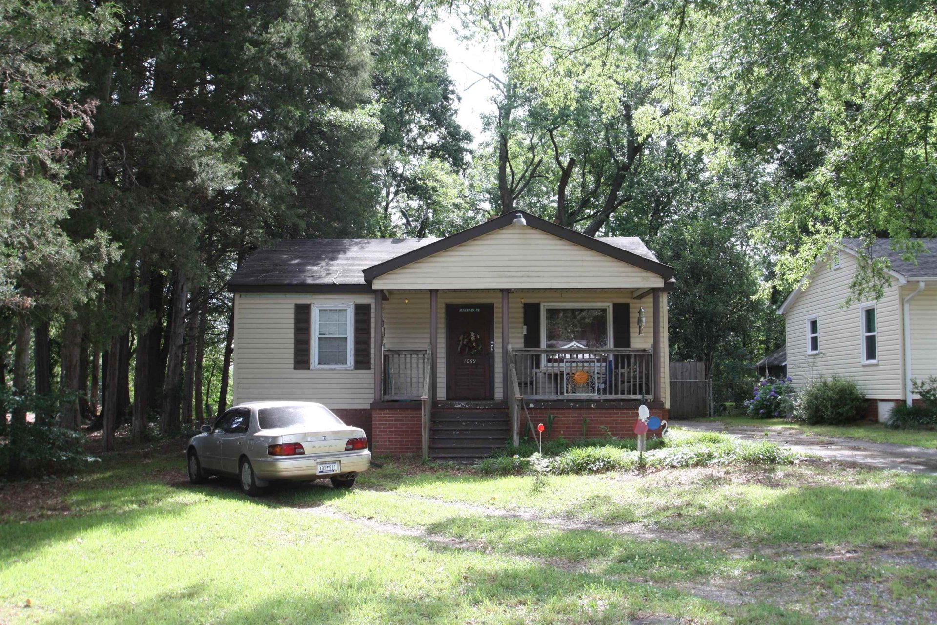 1069 Mayfair Street