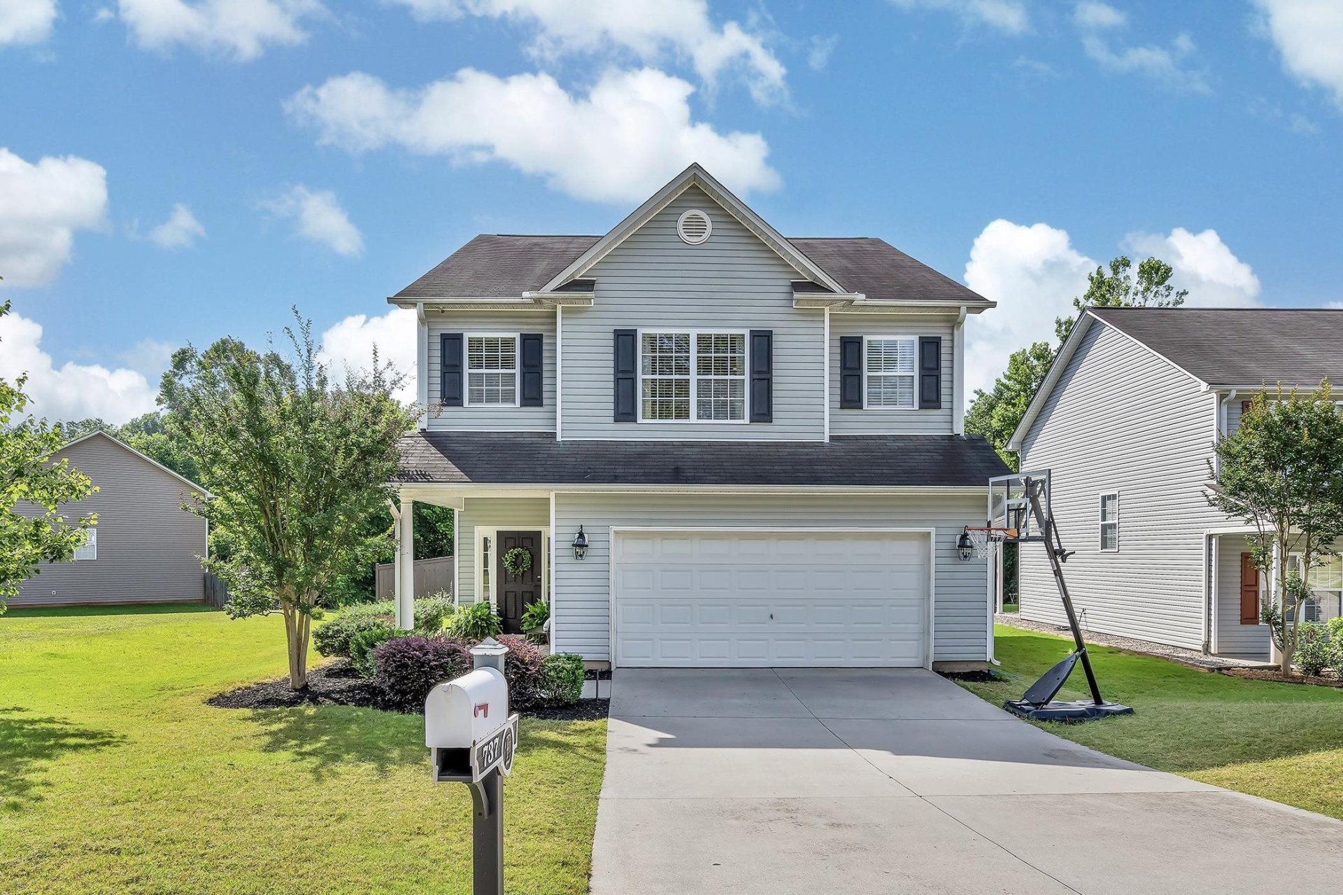 737 Shadow Dance Lane