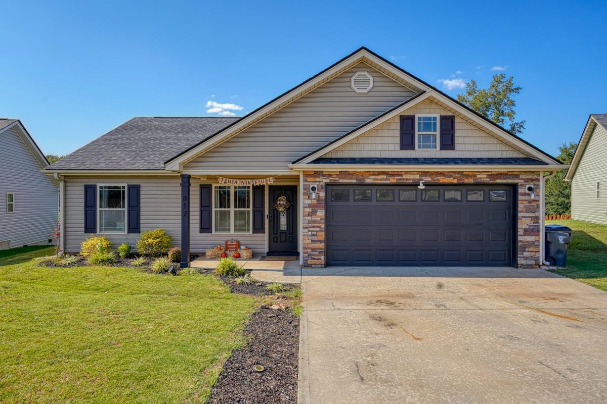 817 N Mossy Rock Road