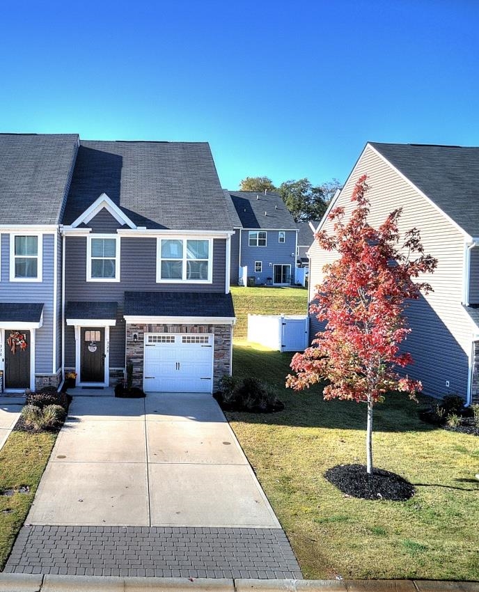 South Main Townes, Greer community