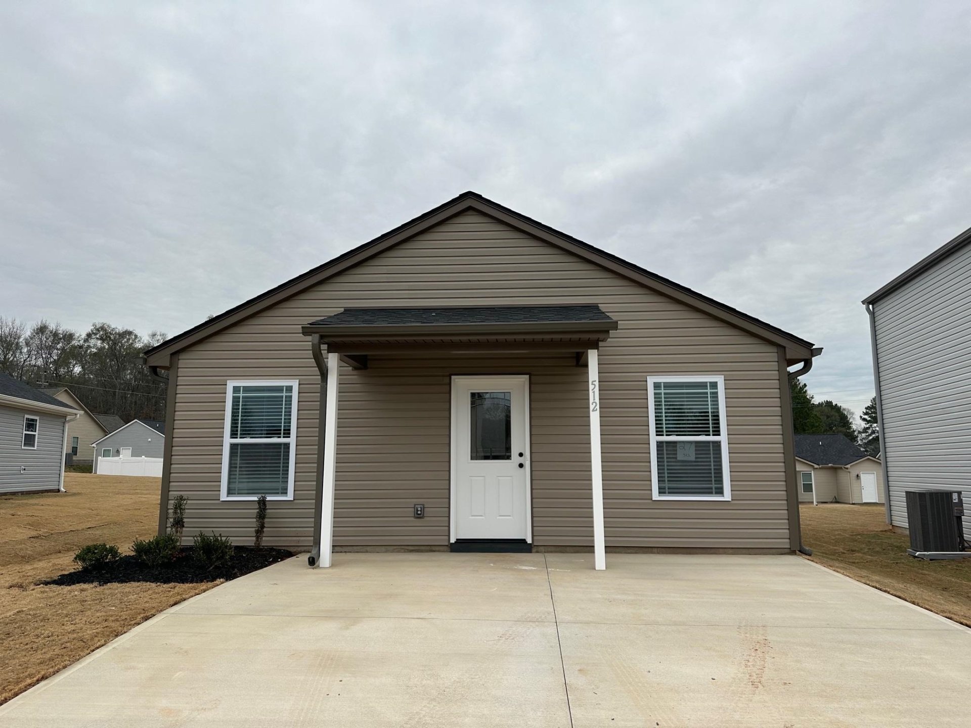 512 Molly Parker Way