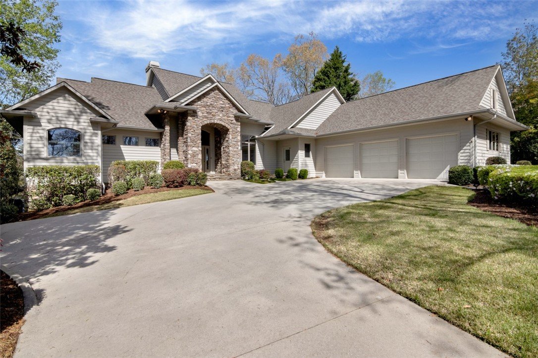 714 Clearlake Pointe