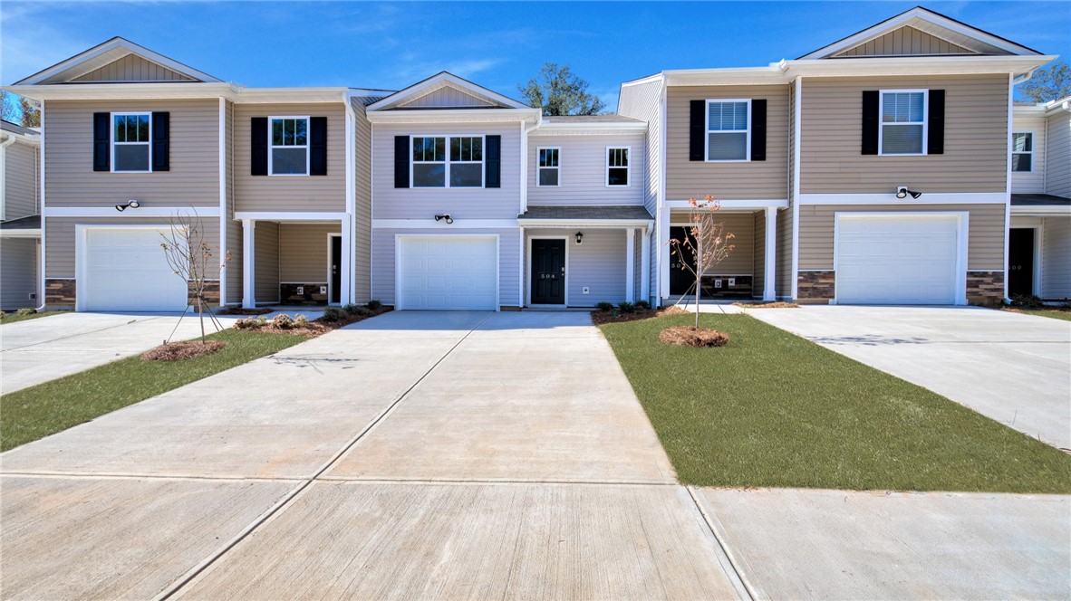 504 Oakmont Valley Trail