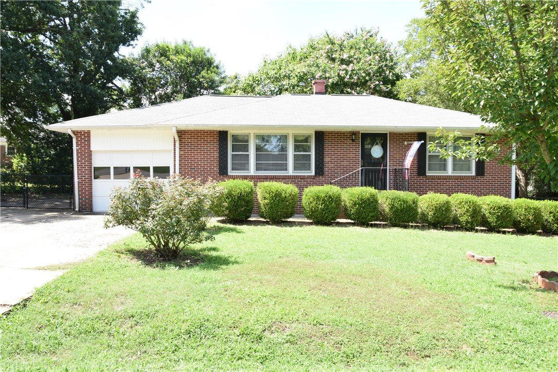 202 Manchester Circle