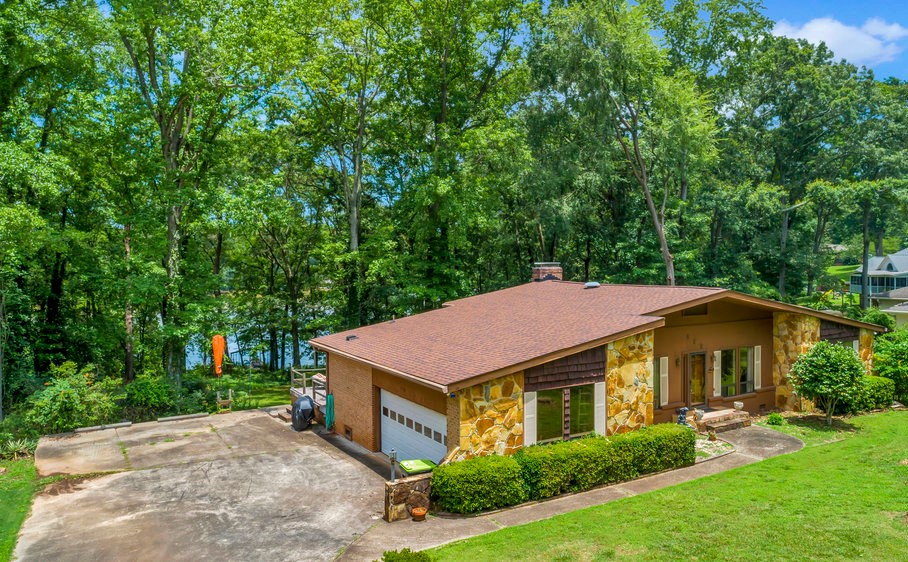 526 Stagecoach Drive