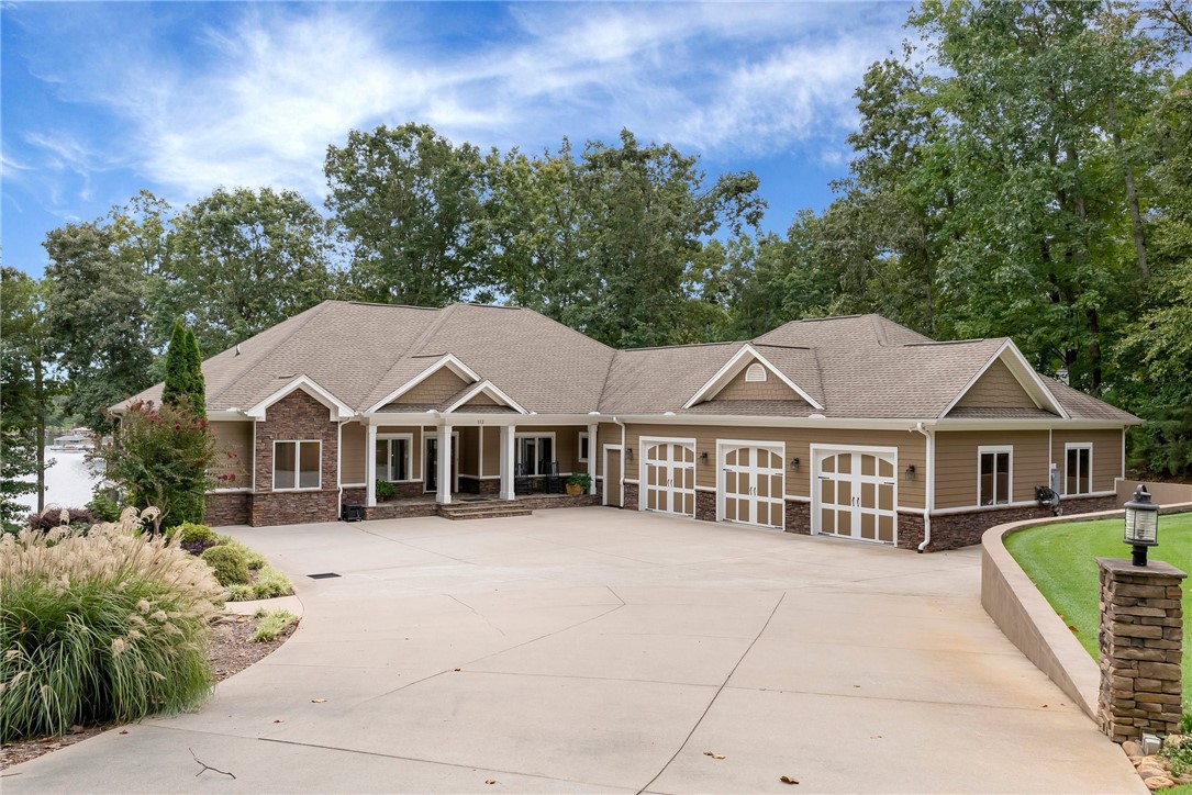 312 Willow Oak Court