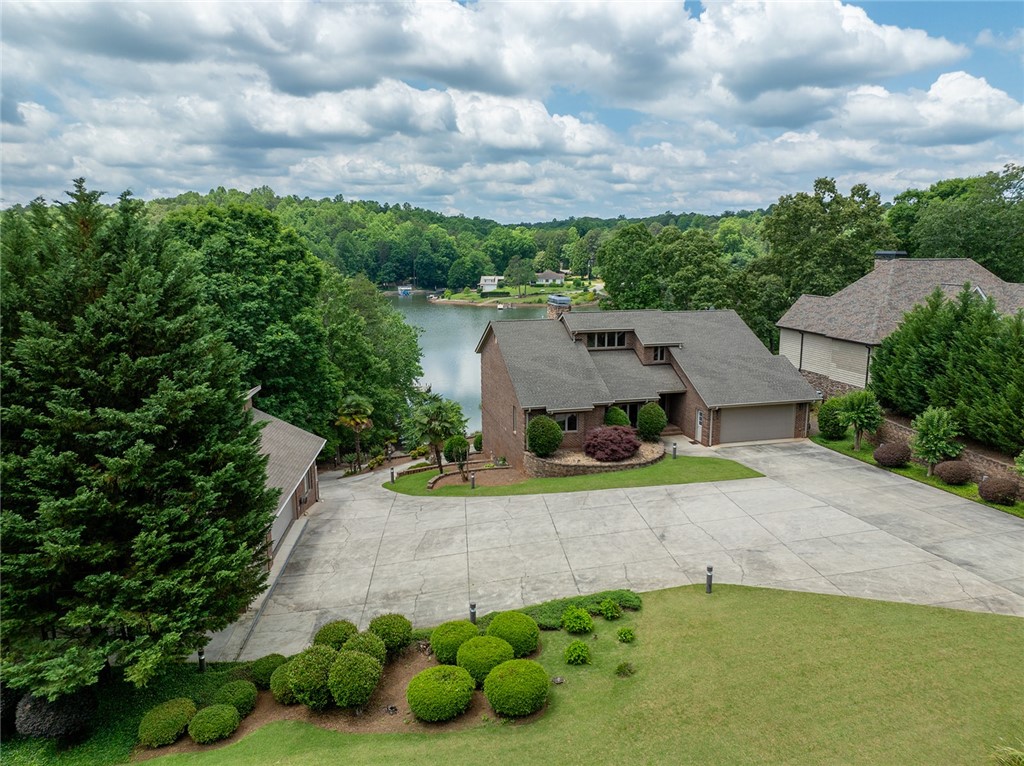 103 W Waters Edge Lane