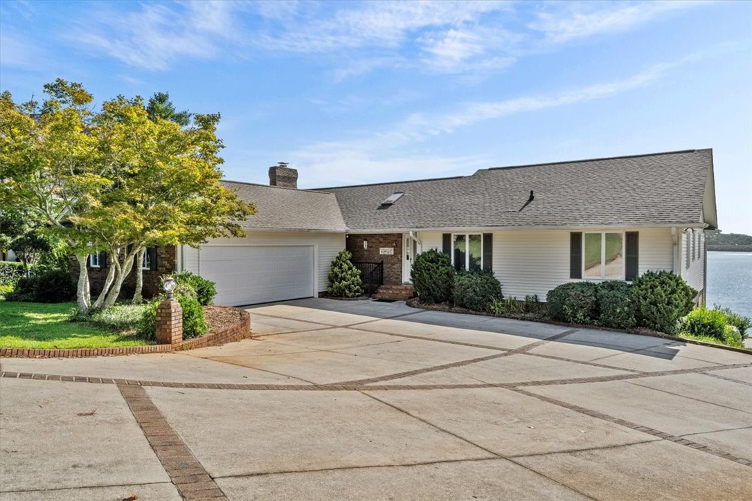 1710 Keowee Lakeshore Drive