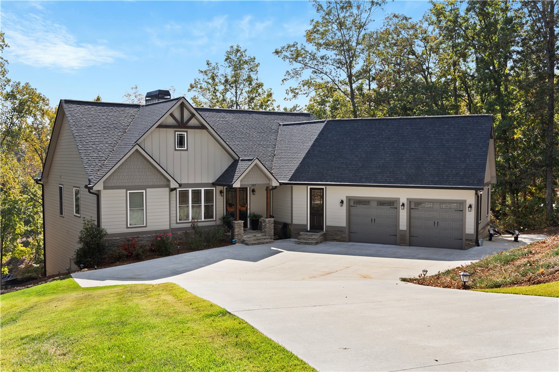 207 Sleepy Oak Court