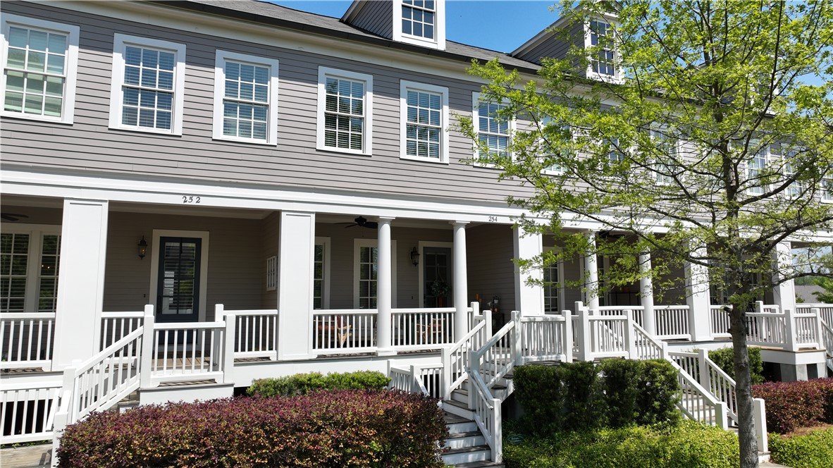 254 Thomas Green Boulevard