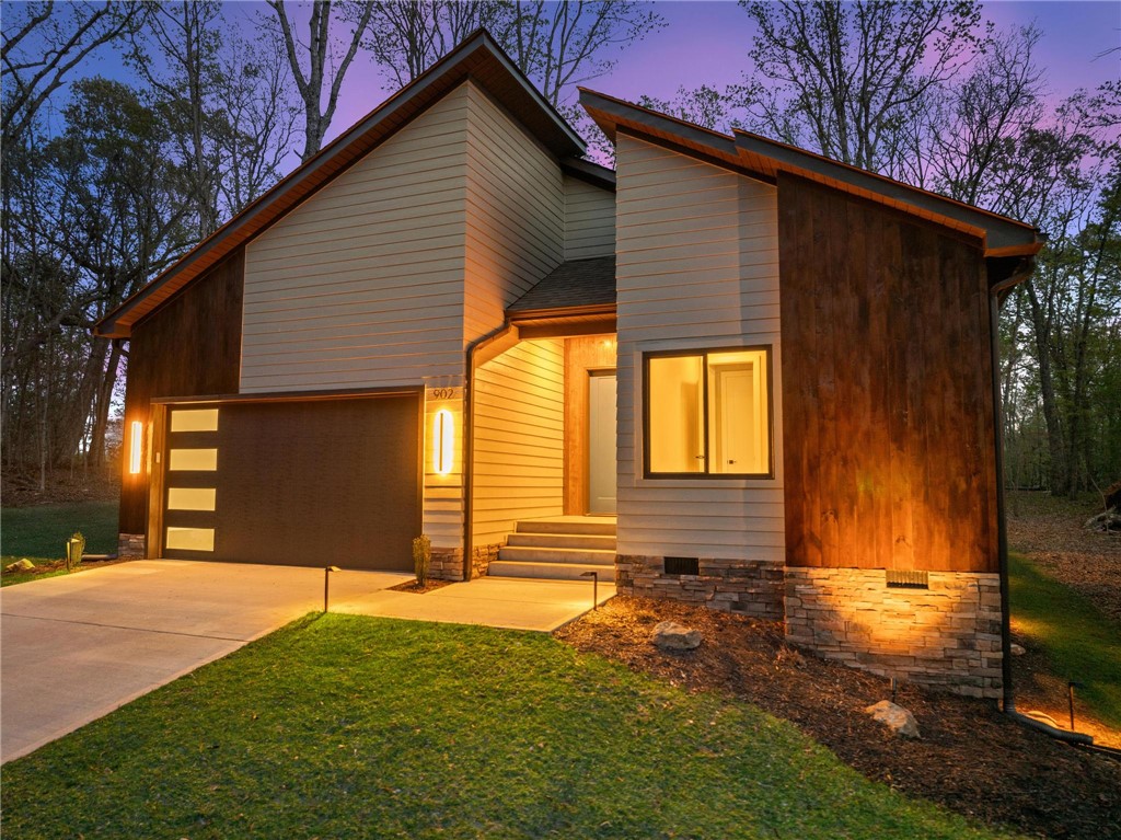 Property at 902 South Arrowhead Drive, Westminster, SC 29693