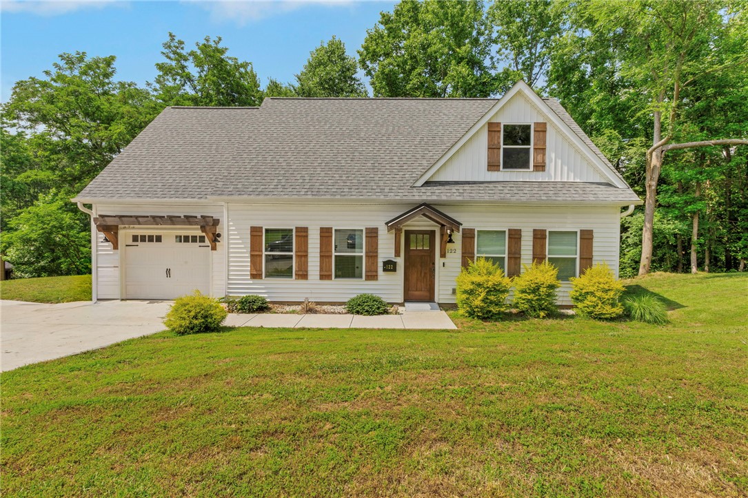 122 Hunters Woods Drive