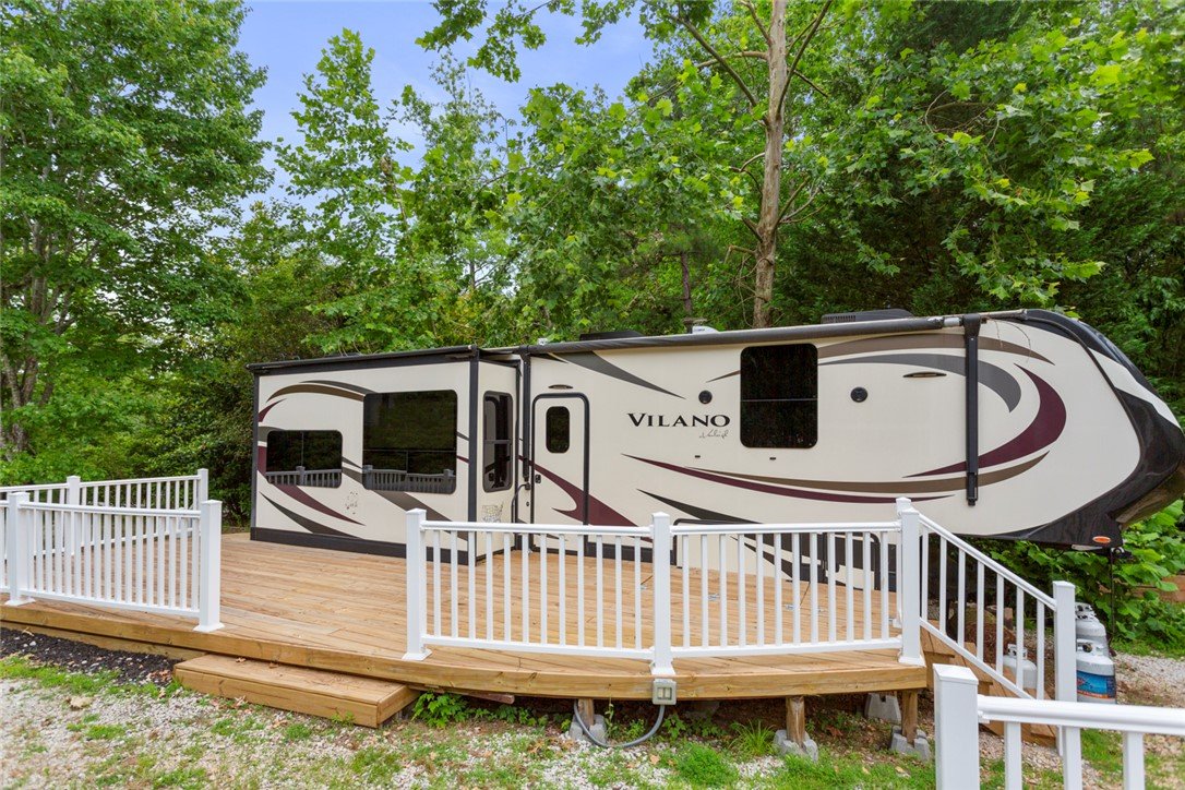 Property image 1 at 443 Kinston Loop, Westminster, SC 29693