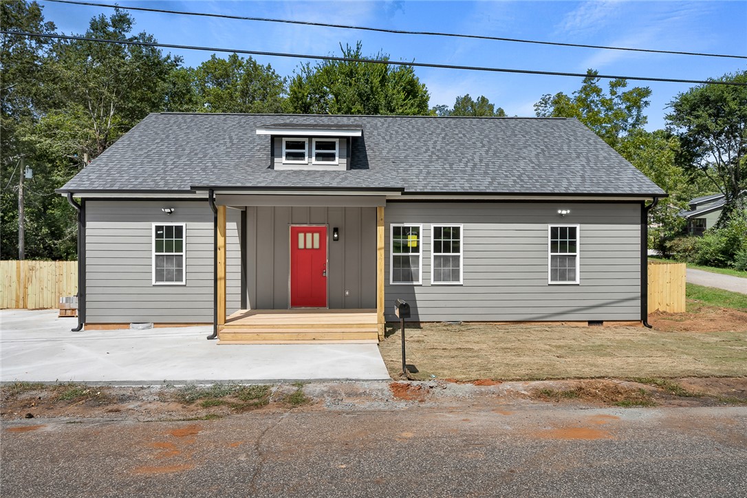 Equinox Mill Vi, Anderson community