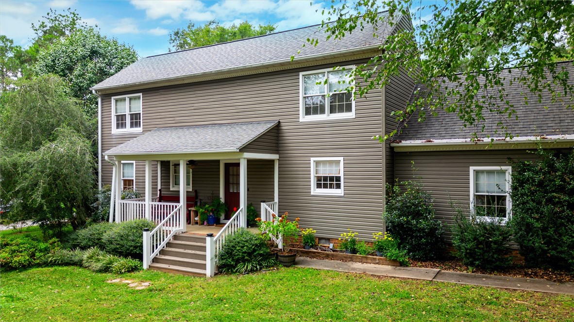 Ashley Estates, Clemson community