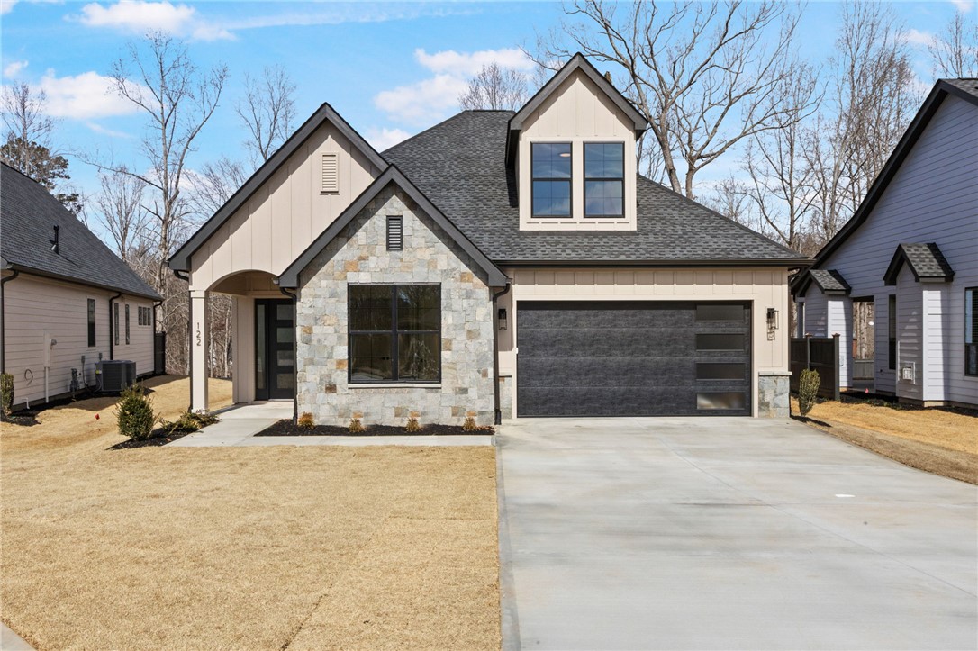 122 Rolling Wood Drive