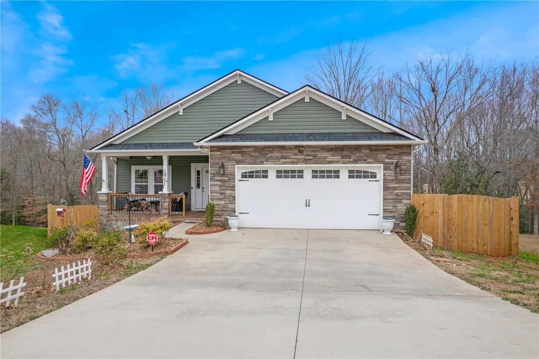 Pendleton Place, Pendleton community