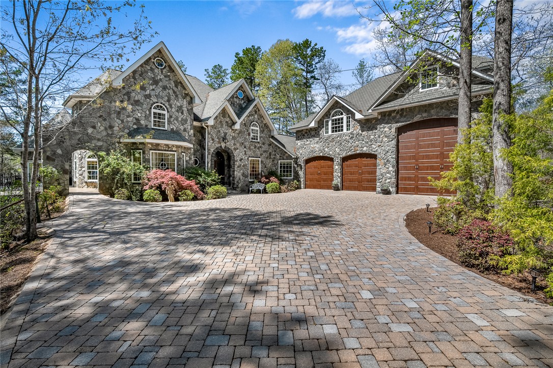 246 E Waters Edge Lane