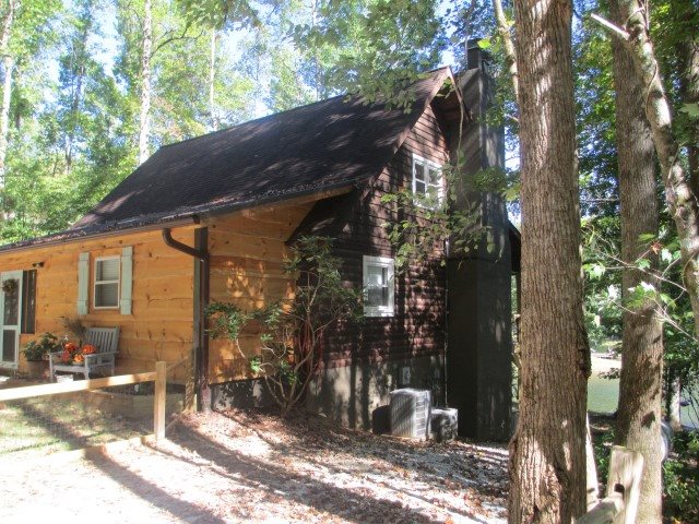 Property image 1 at 305 Lake Cheohee Road, Tamassee, SC 29686