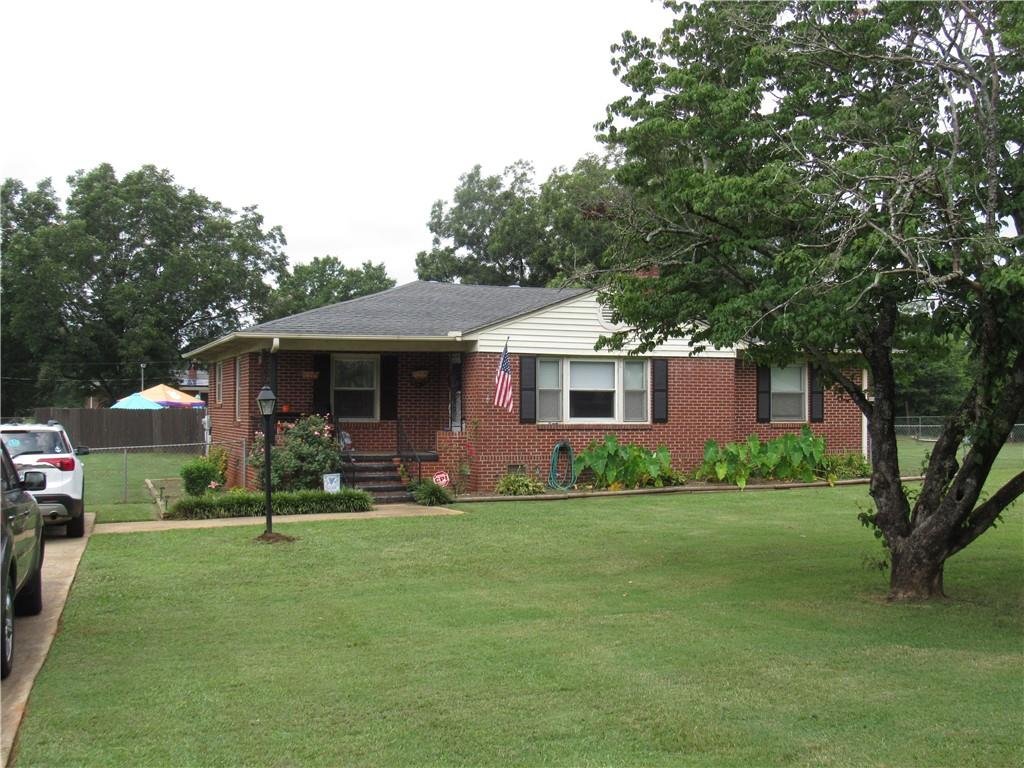 Property image 1 at 1002 Bern Circle, Anderson, SC 29626