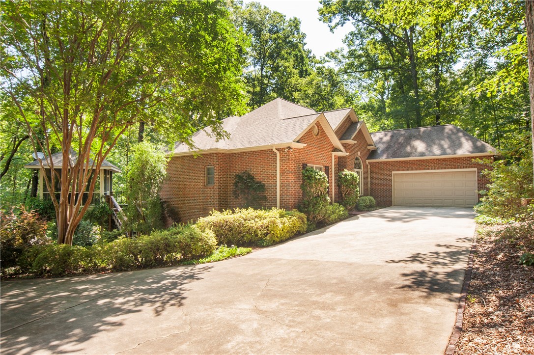 112 S Oak Pointe Drive