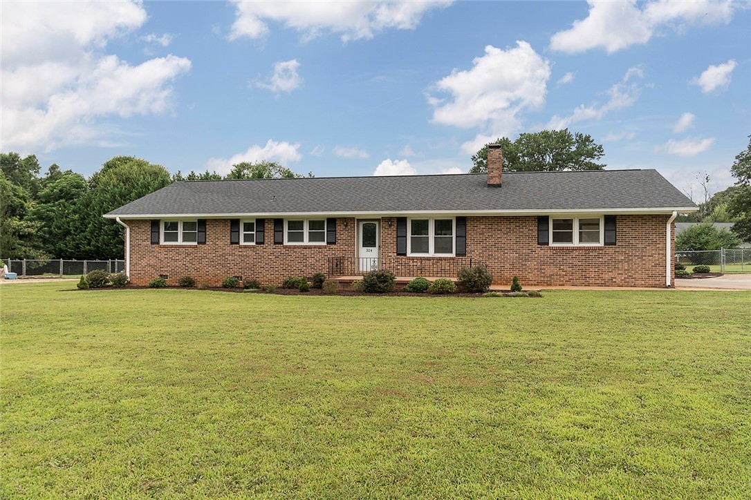 Property image 1 at 324 Pioneer Lane, Anderson, SC 29625