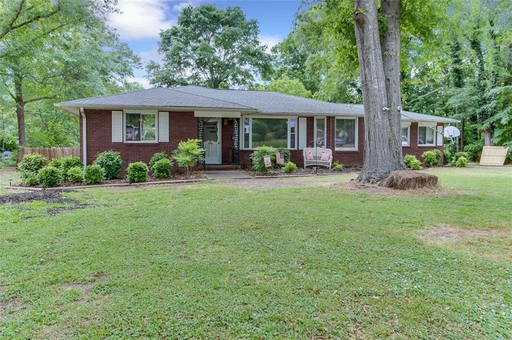 Property image 1 at 305 Forest Lane, Belton, SC 29627