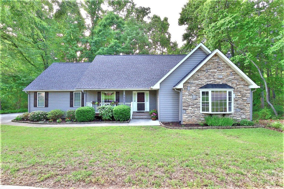 Property image 1 at 15023 Beacon Ridge Drive, Seneca, SC 29678