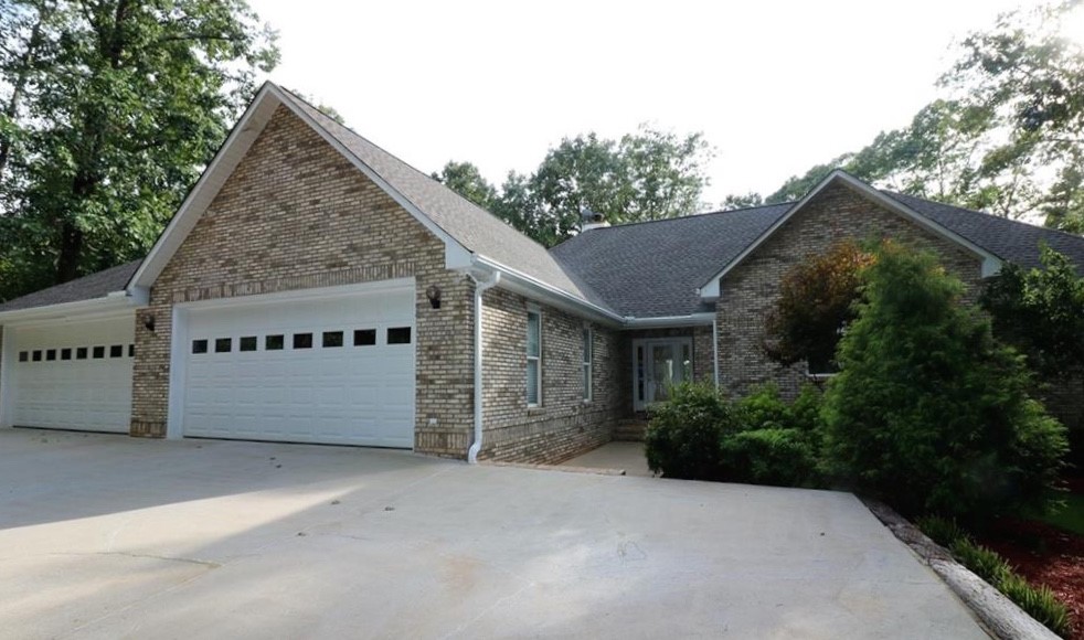 Property image 1 at 304 Royal Oaks Drive, Anderson, SC 29625