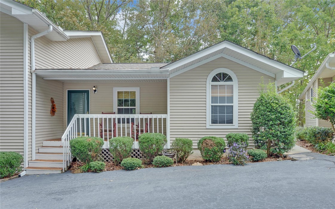 551 Lake Place Drive