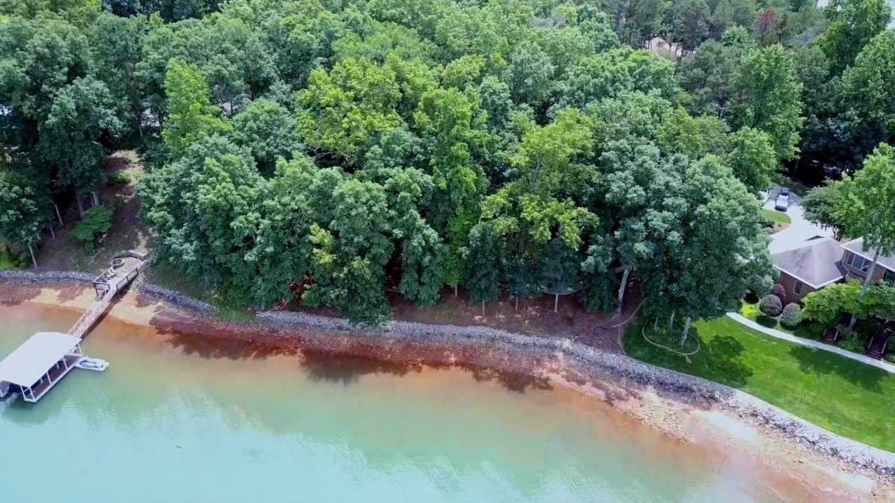 150 South Oak Pointe Drive