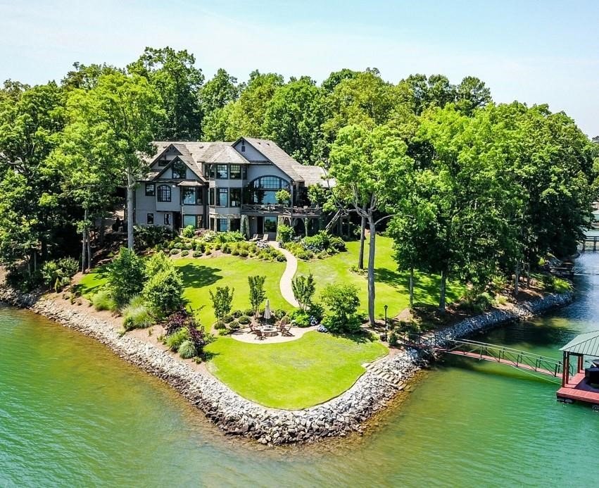 215 E Wynward Pointe Drive