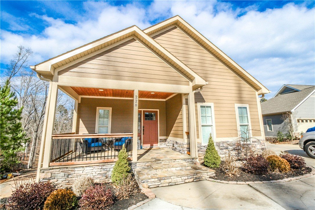 Property image 1 at 228 Sweetwater View Road, Seneca, SC 29672
