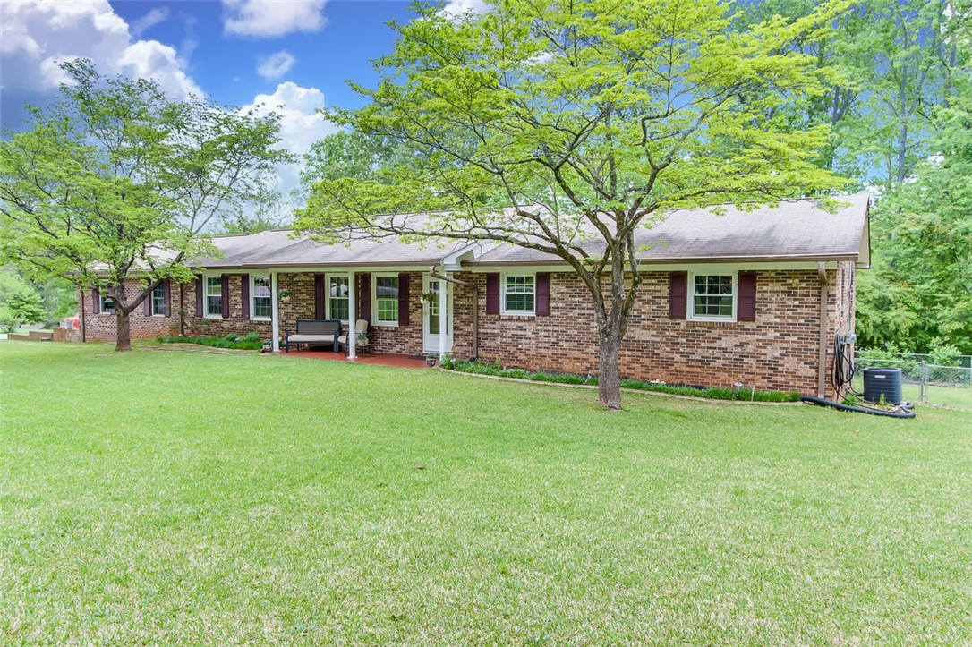 Property image 1 at 804 Mulholland Drive, Seneca, SC 29672