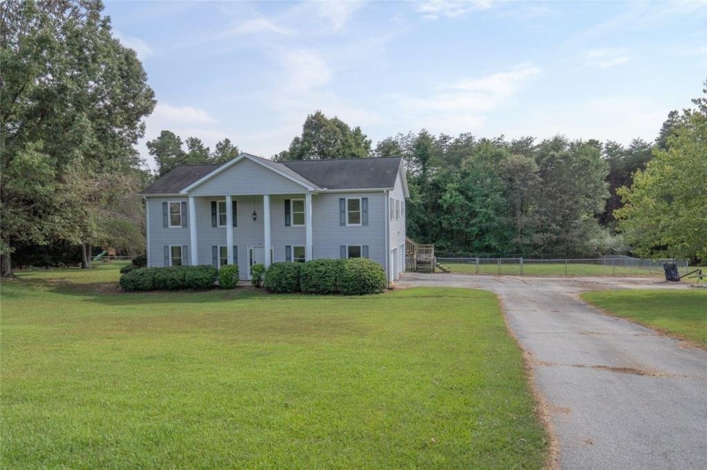 104 Clairewood Circle