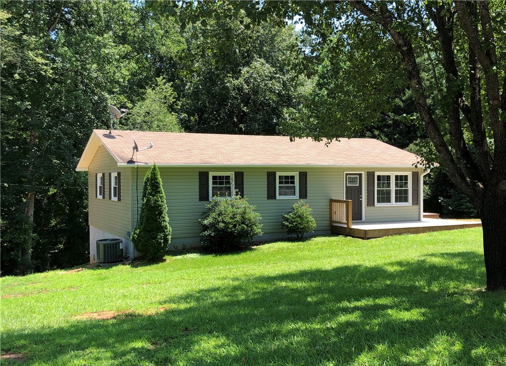 Property image 1 at 40 Bluebird Court, Walhalla, SC 29691