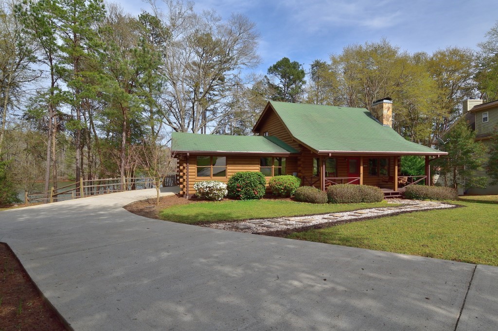 Property image 1 at 211 Knotty Pine Court, Westminster, SC 29693