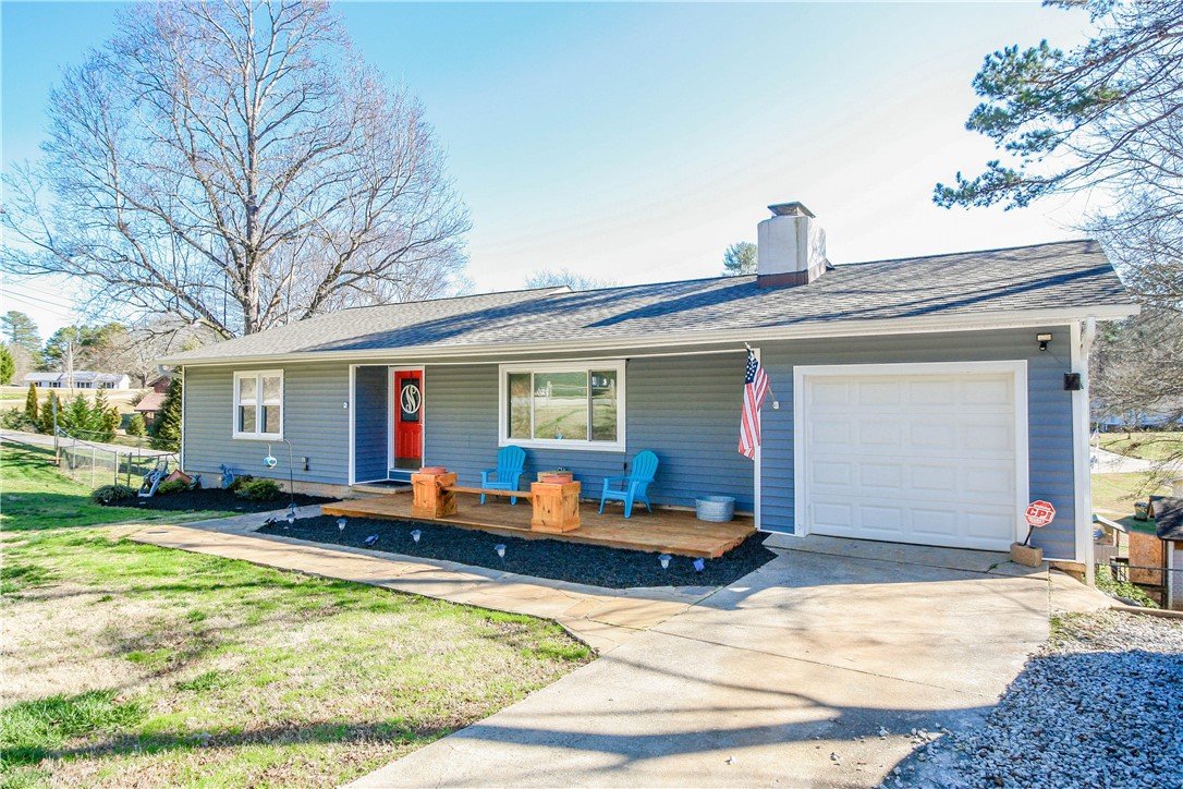 Property image 1 at 654 Poplar Street, Walhalla, SC 29691