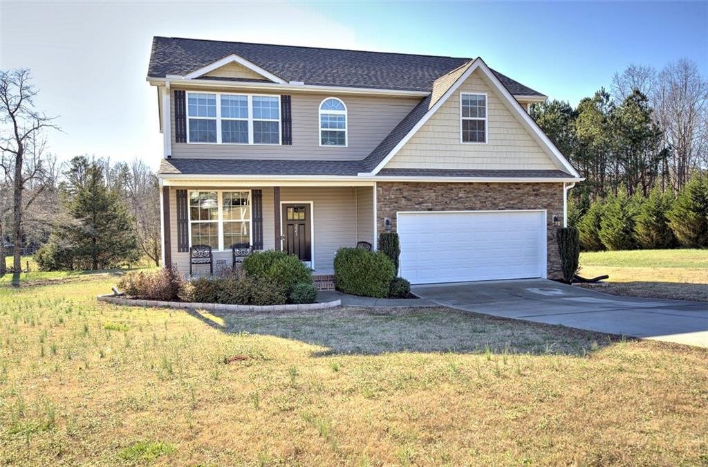 Property image 1 at 221 Saddlebrook Avenue, Pickens, SC 29671